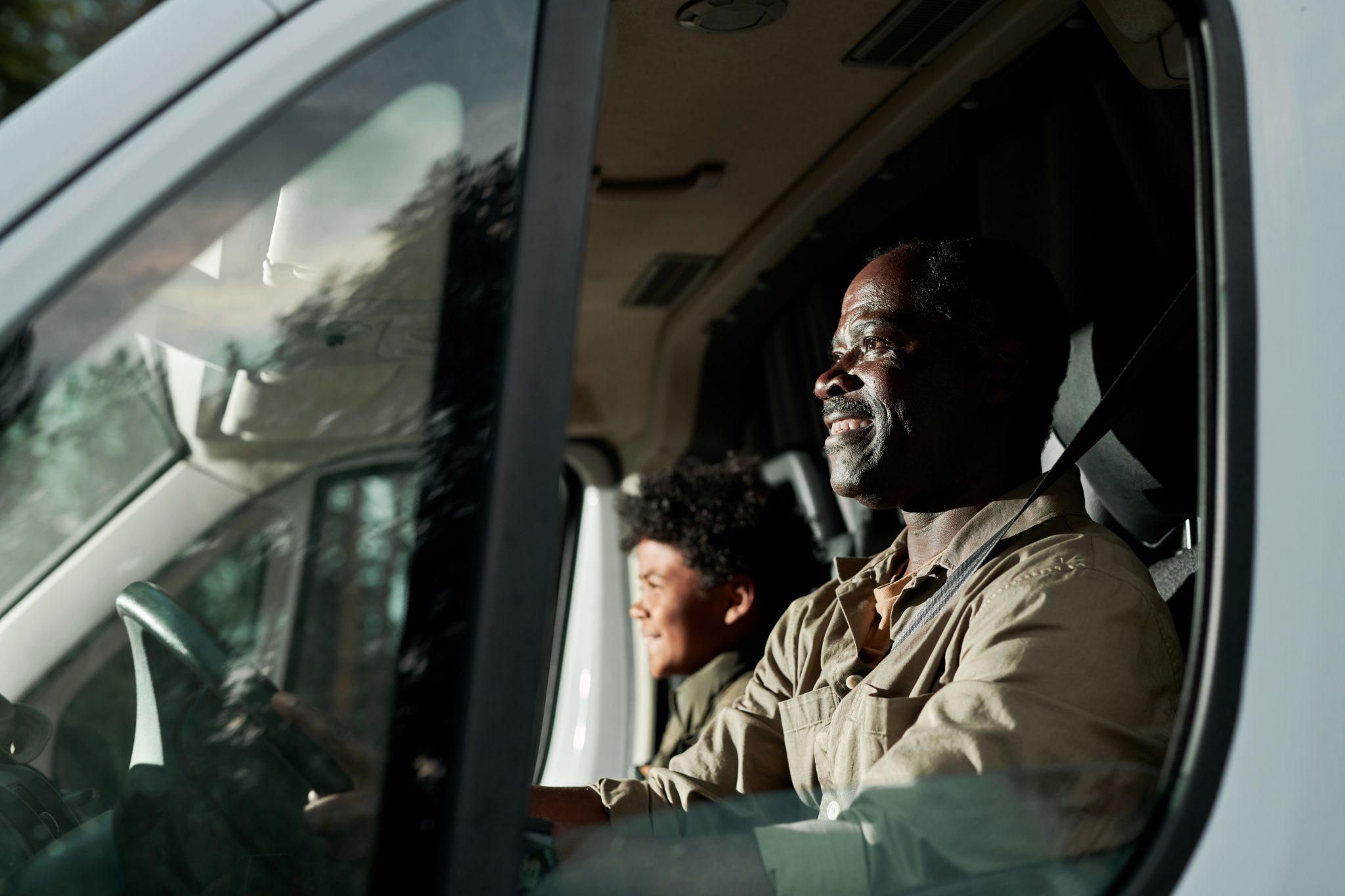 dad-driving-by-van-with-his-son-2025-02-25-02-26-50-utc